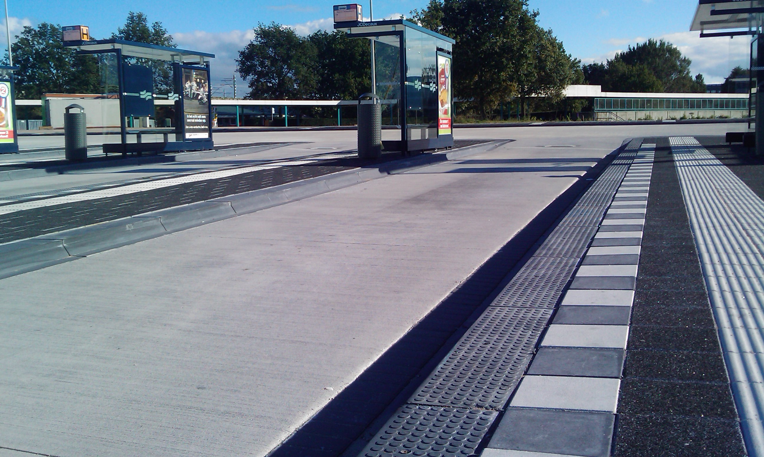 Busstation Holendrecht 2.jpg